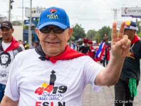 Miles de sandinistas caminan en saludo al 44/19 en Julio Victorioso