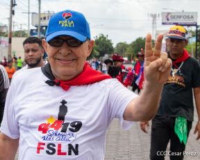 Miles de sandinistas caminan en saludo al 44/19 en Julio Victorioso