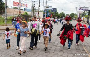 Miles de sandinistas caminan en saludo al 44/19 en Julio Victorioso