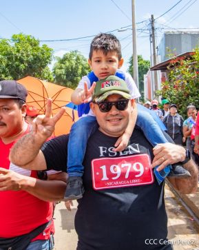 Miles de sandinistas caminan en saludo al 44/19 en Julio Victorioso