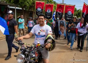 Miles de sandinistas caminan en saludo al 44/19 en Julio Victorioso