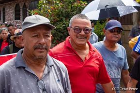 Miles de sandinistas caminan en saludo al 44/19 en Julio Victorioso