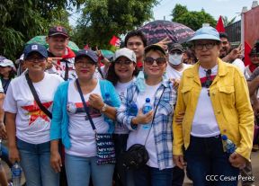 Miles de sandinistas caminan en saludo al 44/19 en Julio Victorioso
