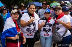 Miles de sandinistas caminan en saludo al 44/19 en Julio Victorioso