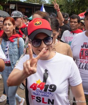 Miles de sandinistas caminan en saludo al 44/19 en Julio Victorioso