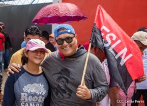 Miles de sandinistas caminan en saludo al 44/19 en Julio Victorioso