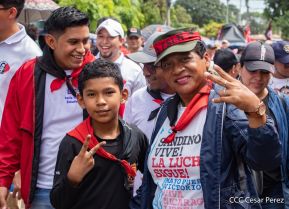 Miles de sandinistas caminan en saludo al 44/19 en Julio Victorioso