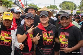 Miles de sandinistas caminan en saludo al 44/19 en Julio Victorioso