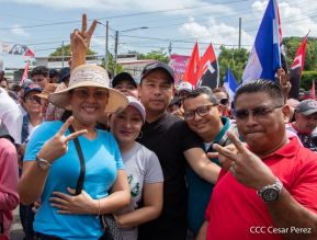 Miles de sandinistas caminan en saludo al 44/19 en Julio Victorioso