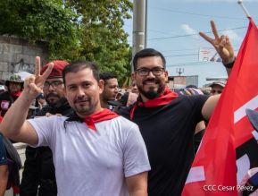 Miles de sandinistas caminan en saludo al 44/19 en Julio Victorioso