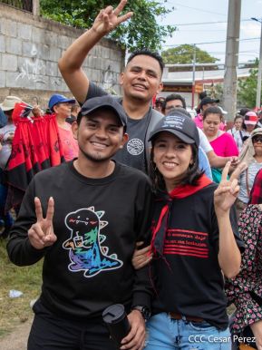 Miles de sandinistas caminan en saludo al 44/19 en Julio Victorioso