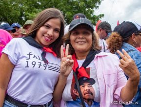 Miles de sandinistas caminan en saludo al 44/19 en Julio Victorioso