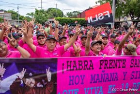 Miles de sandinistas caminan en saludo al 44/19 en Julio Victorioso