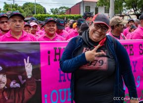Miles de sandinistas caminan en saludo al 44/19 en Julio Victorioso