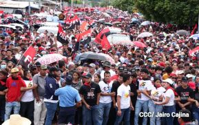 Familias sandinistas celebran con caminata el Día de la Alegría en Nicaragua