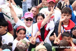 Familias sandinistas celebran con caminata el Día de la Alegría en Nicaragua