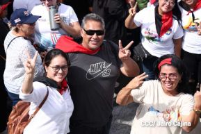 Familias sandinistas celebran con caminata el Día de la Alegría en Nicaragua