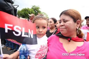 Familias sandinistas celebran con caminata el Día de la Alegría en Nicaragua