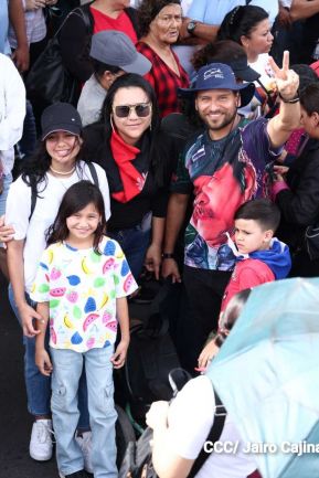 Familias sandinistas celebran con caminata el Día de la Alegría en Nicaragua