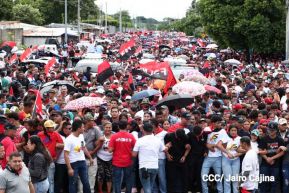 Familias sandinistas celebran con caminata el Día de la Alegría en Nicaragua