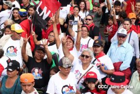 Familias sandinistas celebran con caminata el Día de la Alegría en Nicaragua