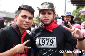 Familias sandinistas celebran con caminata el Día de la Alegría en Nicaragua
