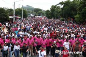 Familias sandinistas celebran con caminata el Día de la Alegría en Nicaragua