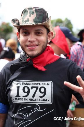 Familias sandinistas celebran con caminata el Día de la Alegría en Nicaragua