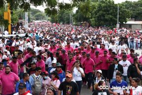Familias sandinistas celebran con caminata el Día de la Alegría en Nicaragua