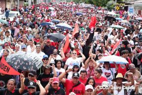 Familias sandinistas celebran con caminata el Día de la Alegría en Nicaragua