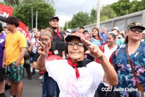 Familias sandinistas celebran con caminata el Día de la Alegría en Nicaragua