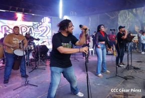 Concierto y fiesta popular por el Día de la Alegría, Avenida de Bolívar a Chávez