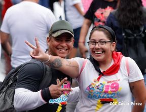 Concierto y fiesta popular por el Día de la Alegría, Avenida de Bolívar a Chávez