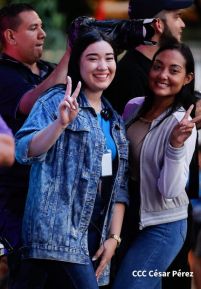 Concierto y fiesta popular por el Día de la Alegría, Avenida de Bolívar a Chávez