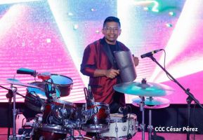 Concierto y fiesta popular por el Día de la Alegría, Avenida de Bolívar a Chávez