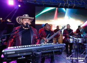 Concierto y fiesta popular por el Día de la Alegría, Avenida de Bolívar a Chávez