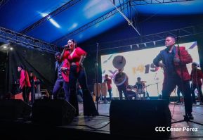 Concierto y fiesta popular por el Día de la Alegría, Avenida de Bolívar a Chávez