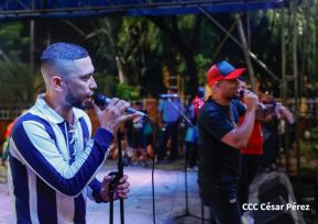 Concierto y fiesta popular por el Día de la Alegría, Avenida de Bolívar a Chávez