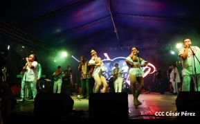 Concierto y fiesta popular por el Día de la Alegría, Avenida de Bolívar a Chávez