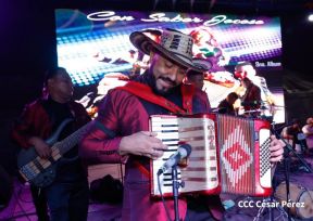 Concierto y fiesta popular por el Día de la Alegría, Avenida de Bolívar a Chávez