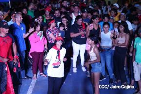 Así celebran las familias nicaragüenses la vigilia para recibir el 44/19 del triunfo de la Revolución Sandinista 