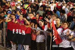 Así celebran las familias nicaragüenses la vigilia para recibir el 44/19 del triunfo de la Revolución Sandinista 