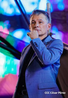 Noche de gloria en honor al Espíritu Santo