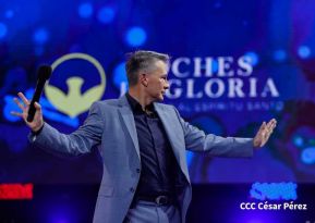 Noche de gloria en honor al Espíritu Santo