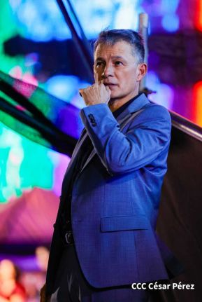 Noche de gloria en honor al Espíritu Santo