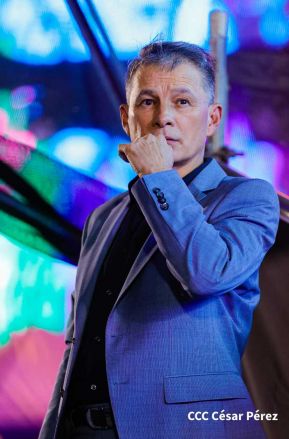 Noche de gloria en honor al Espíritu Santo