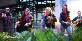 ¡Juventud Gloriosa! ¡Juventud Siempre al Frente!