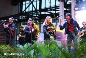 ¡Juventud Gloriosa! ¡Juventud Siempre al Frente!