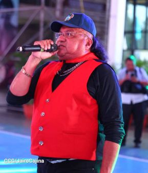 ¡Juventud Gloriosa! ¡Juventud Siempre al Frente!