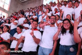 ¡Juventud Gloriosa! ¡Juventud Siempre al Frente!